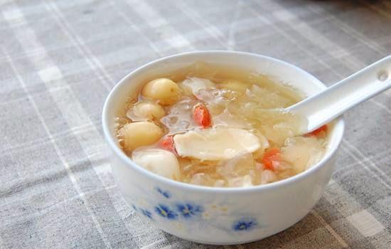  漂亮妈妈产后恢复中心：产后减肥食谱 莲子百合汤