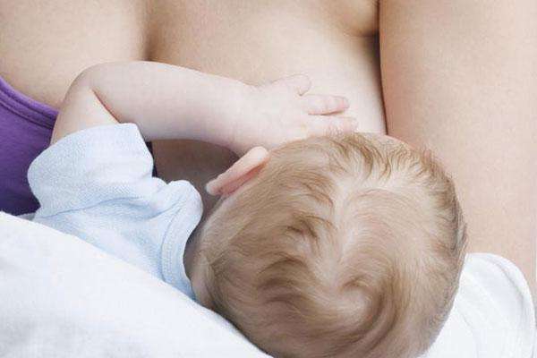 母乳喂养的正确姿势，你做对了吗？漂亮妈妈月子中心教您小技巧！