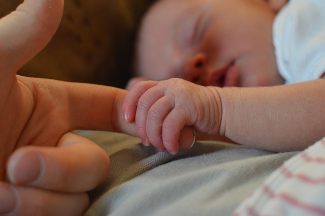 产后恢复胸部，应该怎么做？母乳喂养也能让胸不松弛
