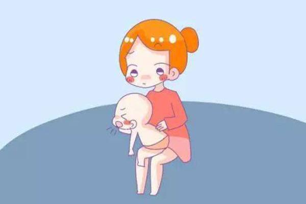 初生婴儿打嗝该怎么处理呢？漂亮妈妈产后恢复教您几个妙招！