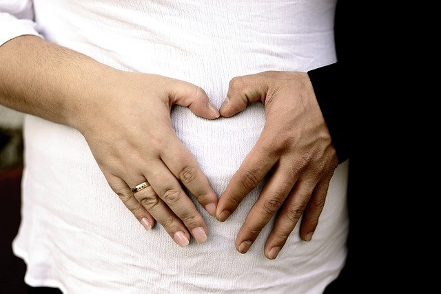 漂亮妈妈月子会所， 怀孕初期肚子疼吗？