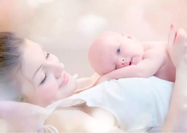 漂亮妈妈为你解答,满月发汗倒底是怎么回事?需要发几次?